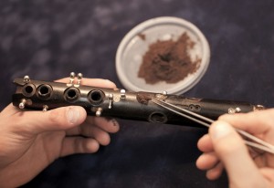 Réparation d'instruments à vent à l'Atelier Christophe Devillaire à Lyon