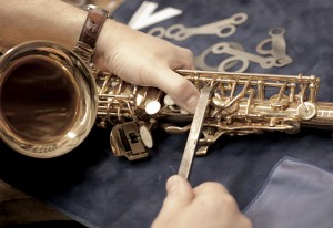Réparation d'instruments à vent à l'Atelier Christophe Devillaire à Lyon